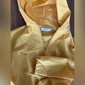 BALLY -Switzerland - luxury brand yellow zip up windbreaker 🍋🍋🍋🍋🍋🍋🍋 size 4